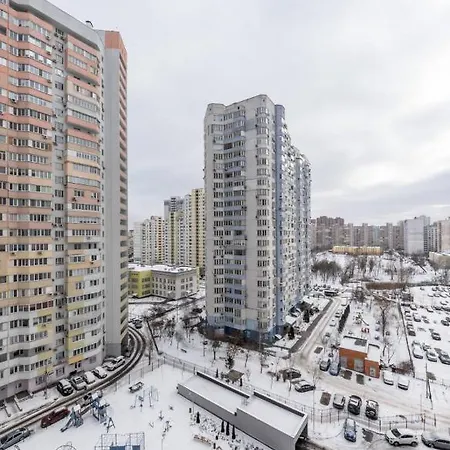 позняки, современные ул е.пчелки 7 基輔